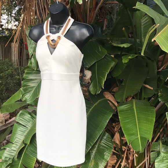 Cut out halter dress with chain detail - Picture 3 of 10